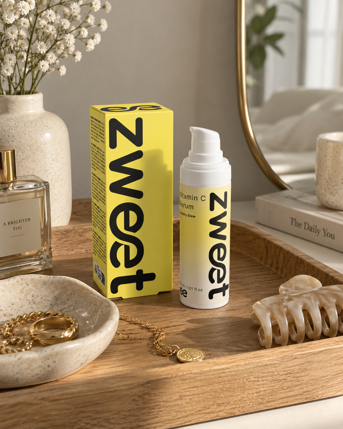 69. Productos Zweet Cosmetics de vitamina C sobre un armario de madera estilo fotografía editorial de verano y cosmética natural

