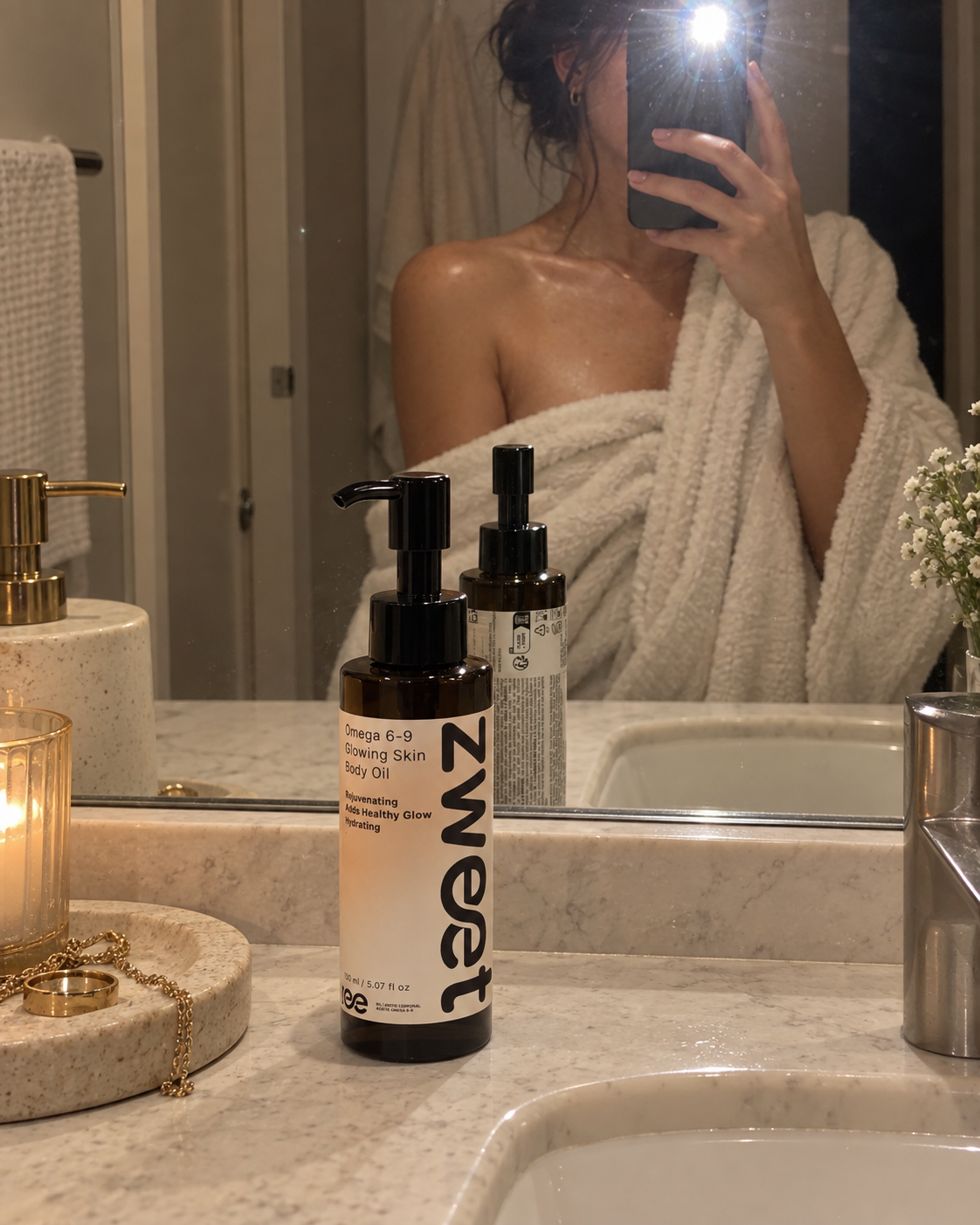 Selfie en espejo con Omega 6-9 Glowing Skin Body Oil de Zweet Cosmetics en contenido lifestyle natural
